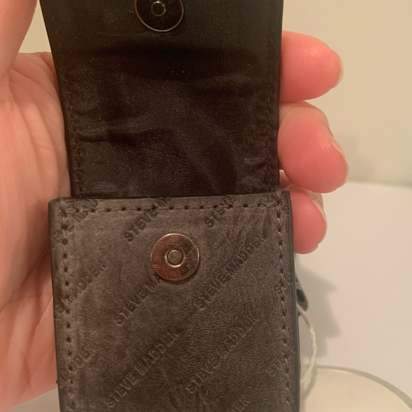 Earbud Case - Picture 3 of 4